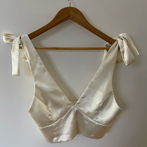 Nasty Gal cream satin crop top with bow tie straps, size 6 US - Picture 2 of 5